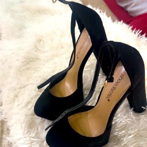 Black suede platform pumps